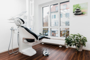 Zahnarzt Starnberg - Tichy - Praxis - Behandlungszimmer