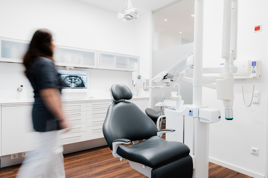 Zahnarzt Starnberg - Tichy - Praxis - Behandlungszimmer
